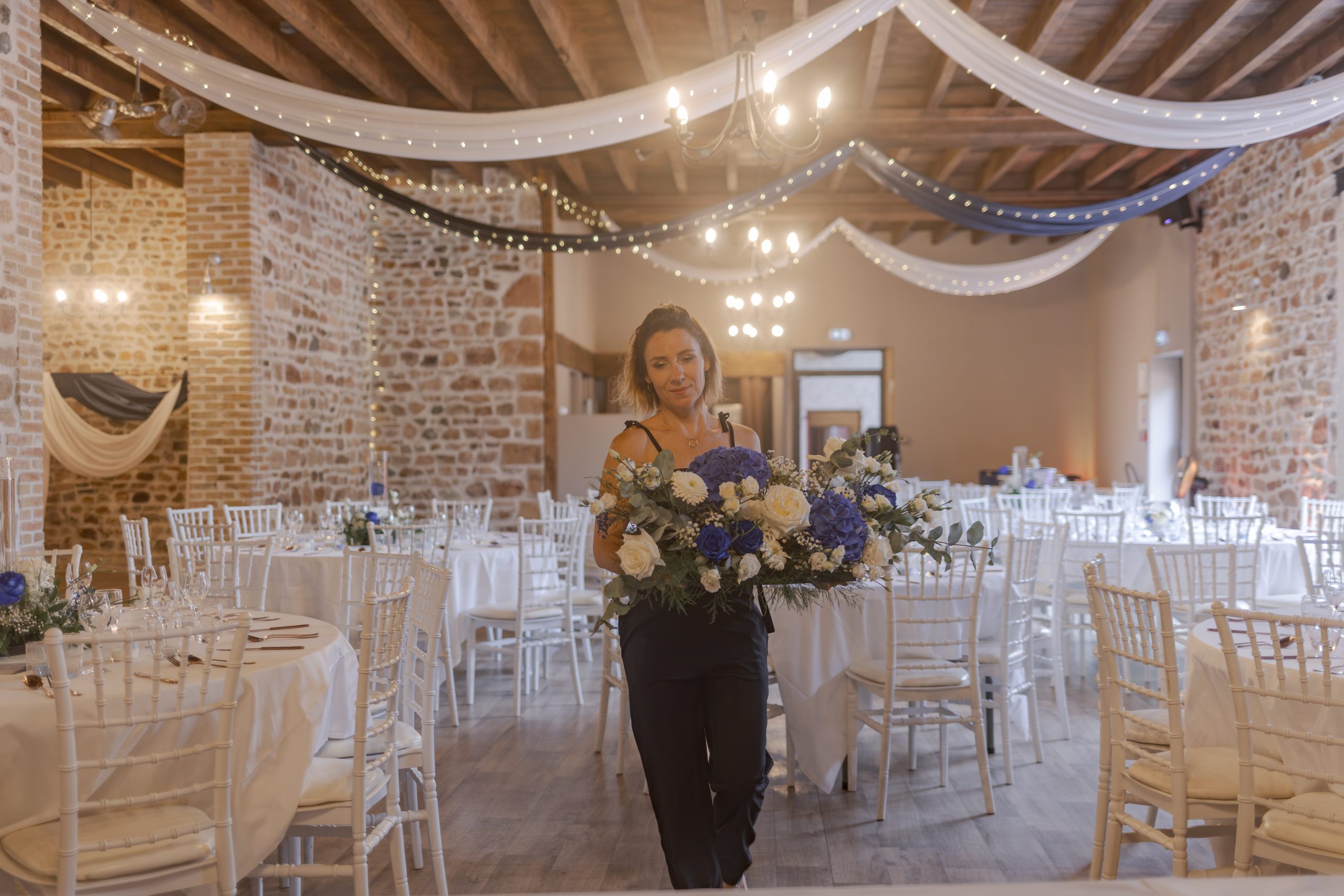 Pendant un an... Les idées ont évolué. Les couleurs aussi. Chaque rendez-vous faisait naître une nouvelle idée. Une matière. Une fleur. Une lumière. photographie de Eva, décoratrice mariage et évènement par Cillia Ciabrini